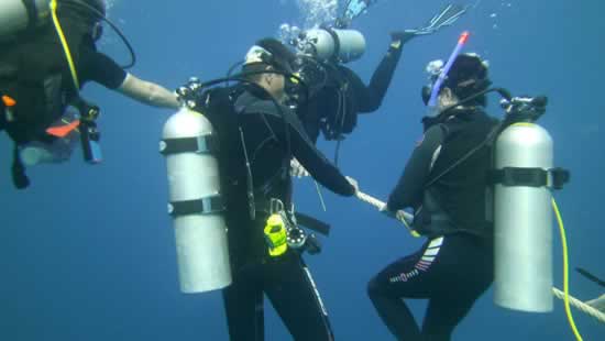 Subacquei durante immersioni Koh Samui