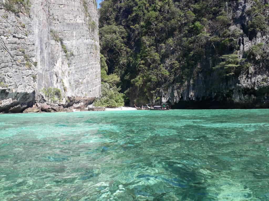Acqua cristallina a Pileh Lagoon